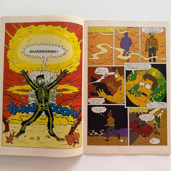 Radioactive Man #1 Glow-in-the-Dark - Vintage comic book 1993 + Poster Simpsons - Picture 6 of 9